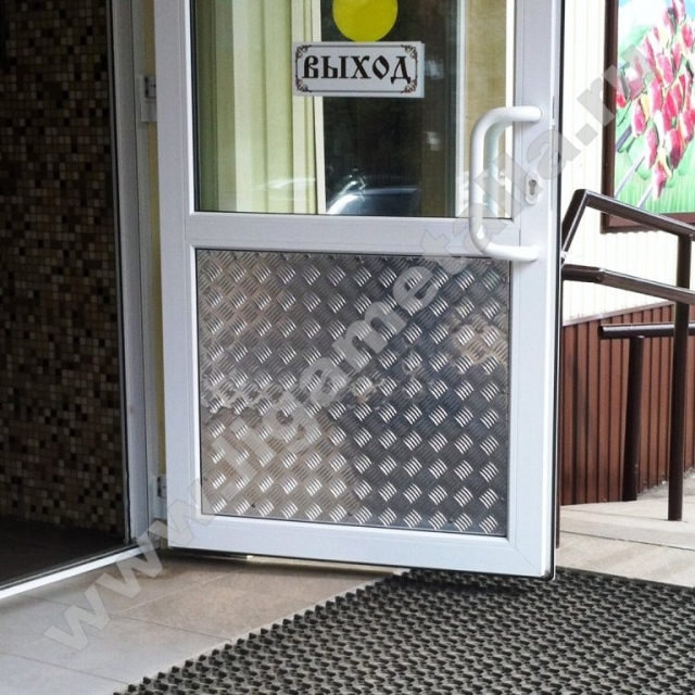 Защитные дверные накладки из алюминия